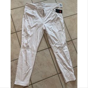 NWT! Old Navy Rockstar White Distressed Jeans